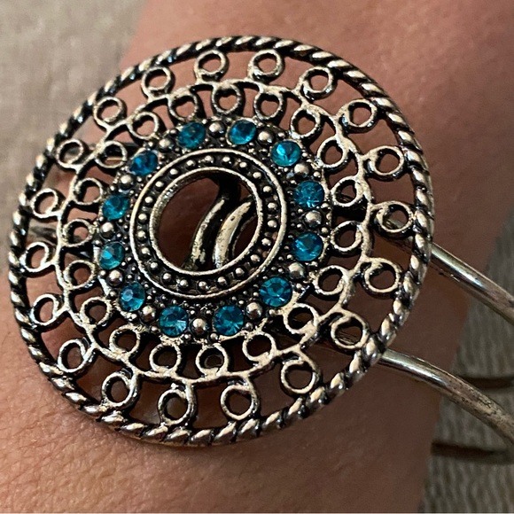 8,5” Cuff Bracelet Silver Tone Mandala Round Center With Blue Stones Boho - Picture 2 of 5